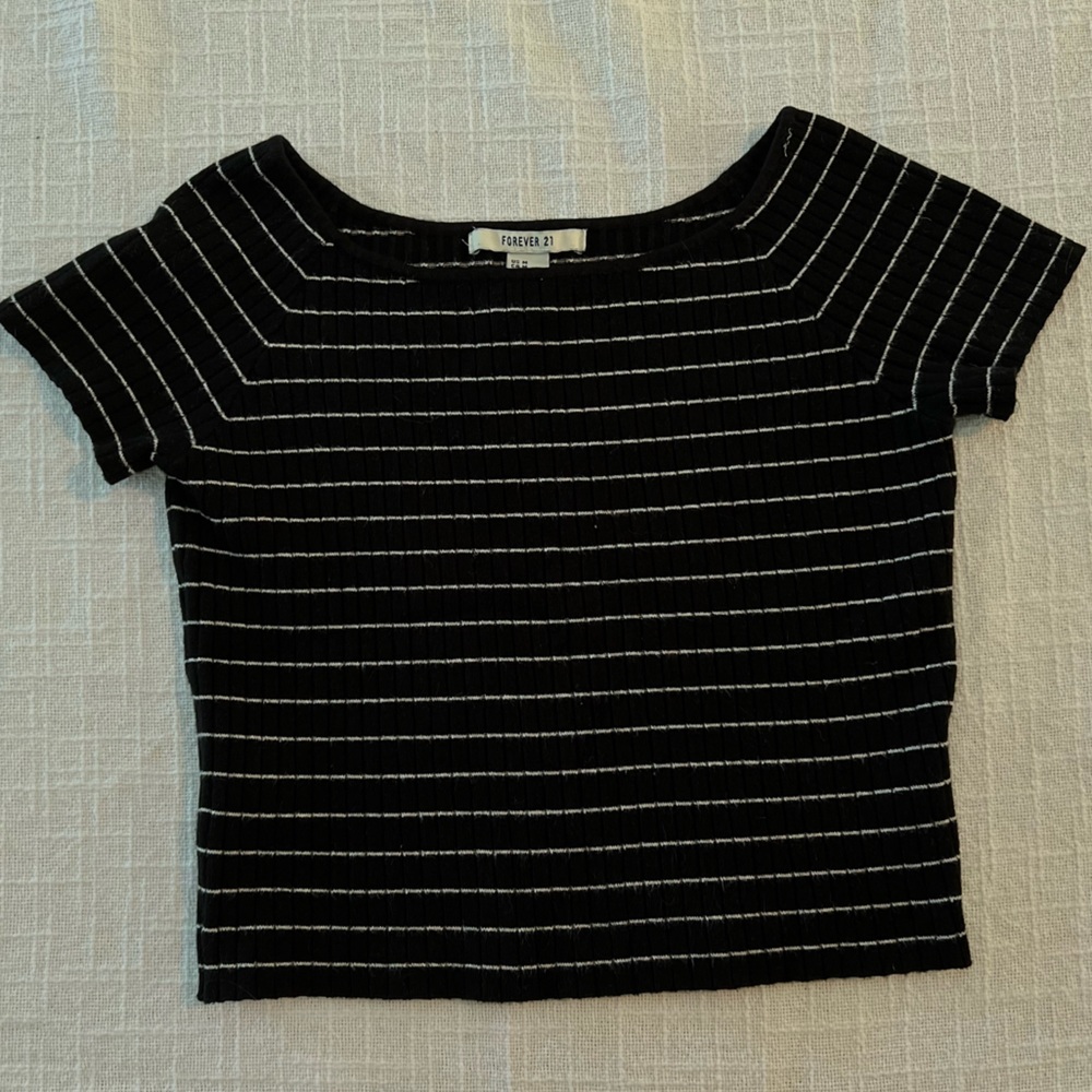 ❣️2/$25❣️ FOREVER 21 thick black and white women’s top | MEDIUM